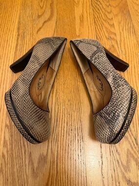Sofft Snakeskin Pumps Size 7.5 | Extra Comfortable Leather Heels | Neutral Brown